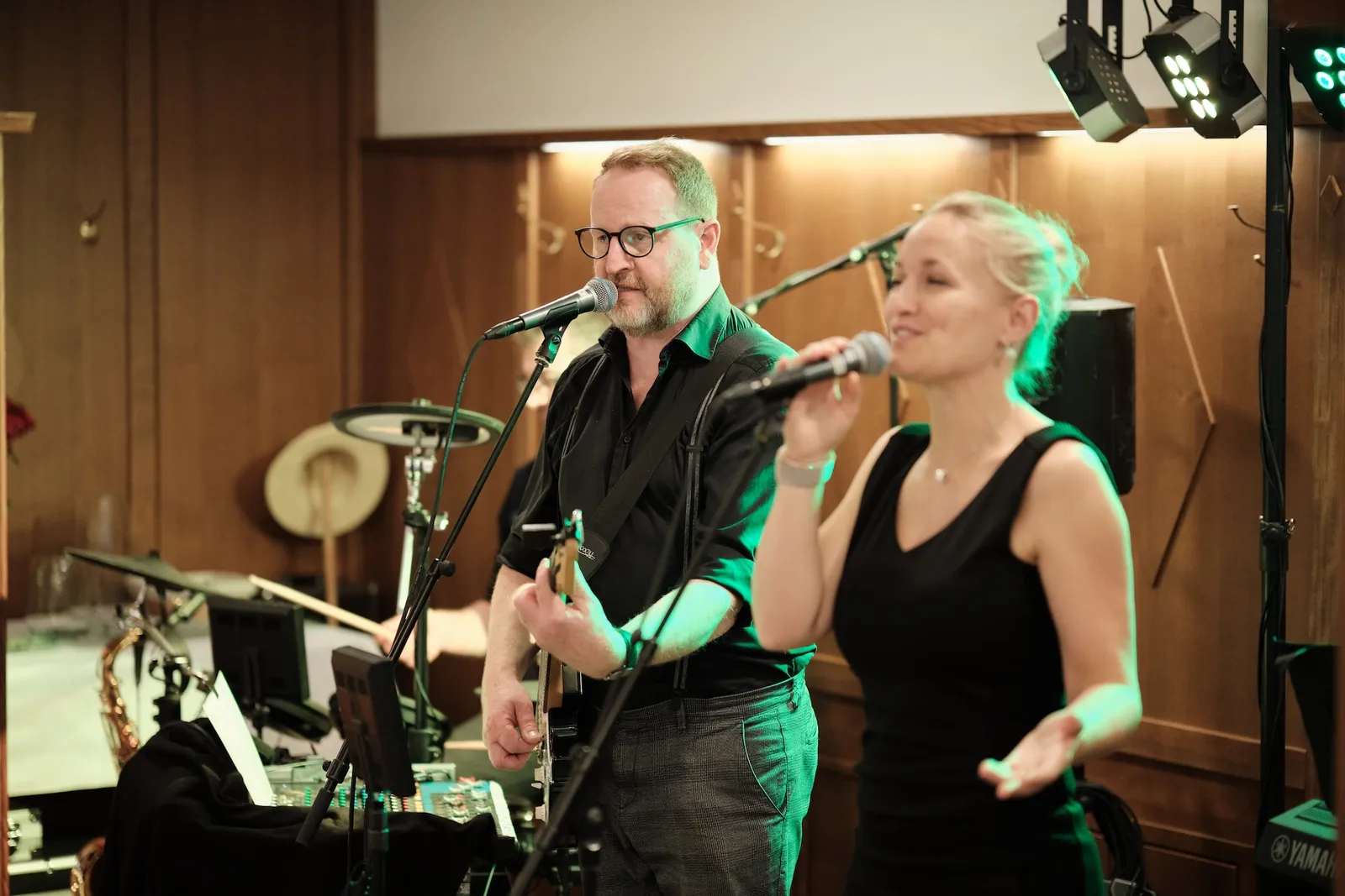 Sängerin der Live-Band bei der Abendfeier – Hochzeit Ronja & Markus, Gasthaus zur Krone