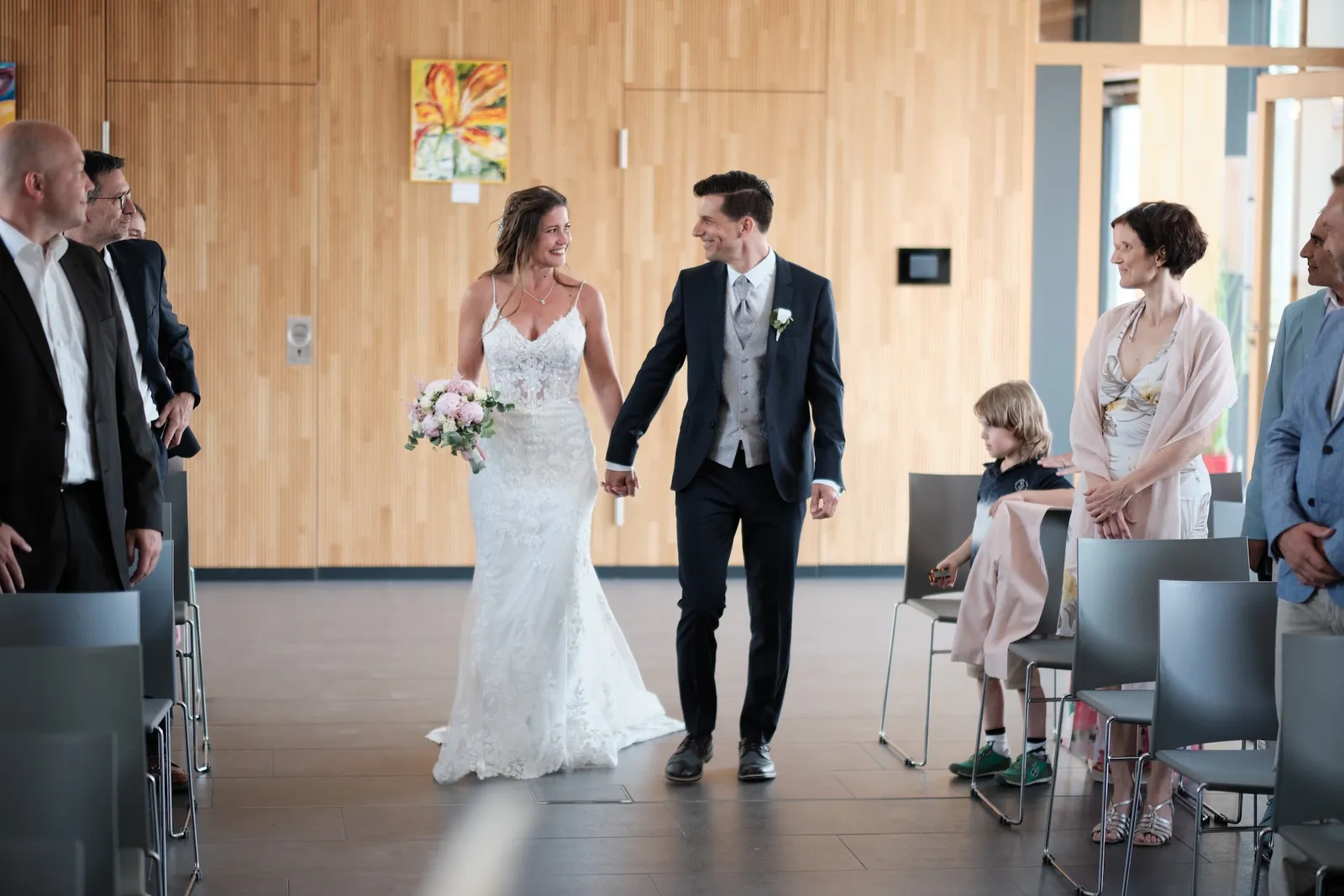 Einzug von Tanja und Markus in den Trausaal – Hochzeit Markus & Tanja, Infopavillon Königsbrunn